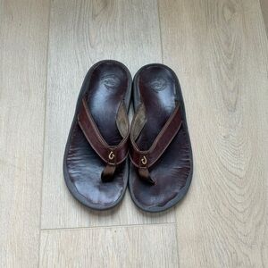 Olukai Men’s Brown Leather Thong Sandal